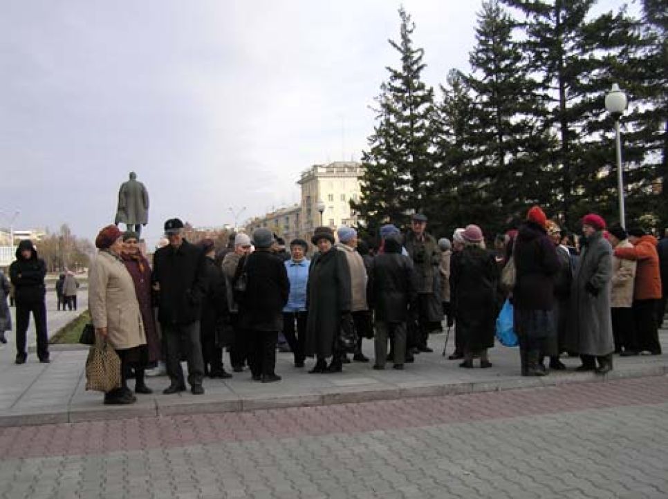 В Барнауле 30 октября пенсионеры вновь протестовали против
отмены льготного проездного и перекрывали главный проспект
города. Фоторепортаж.