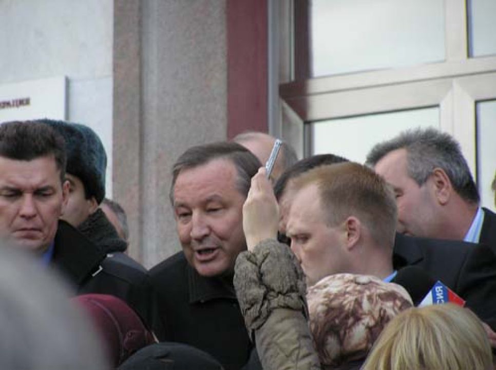 В Барнауле 30 октября пенсионеры вновь протестовали против
отмены льготного проездного и перекрывали главный проспект
города. Фоторепортаж.