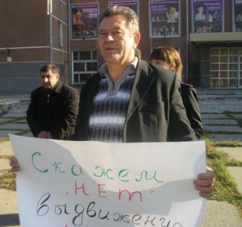 Барнаульский блоггер a_borisich: "Осеннее обострение" - может быть,
Василия Вялых пора привлечь за клевету?