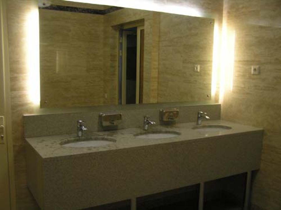 После "хай-тековского" евроремонта
столовой "Голубого дома" власти Алтайского края могут
расслабиться в "интим-зоне". Фоторепортаж.