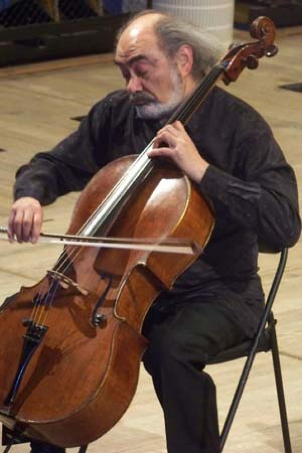 Худрук "Filarmonica"-квартета Валерий Карчагин, виолончелист
Марк Дробинский и пианист Иван Урвалов приняли участие в
"Классик-сейшн" в Барнауле.