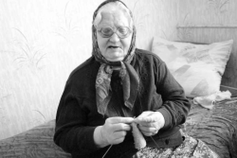 Исповедь ставшей бомжом бабушки из Ребрихи: "Господи, прости,
в чужую клеть впусти..."