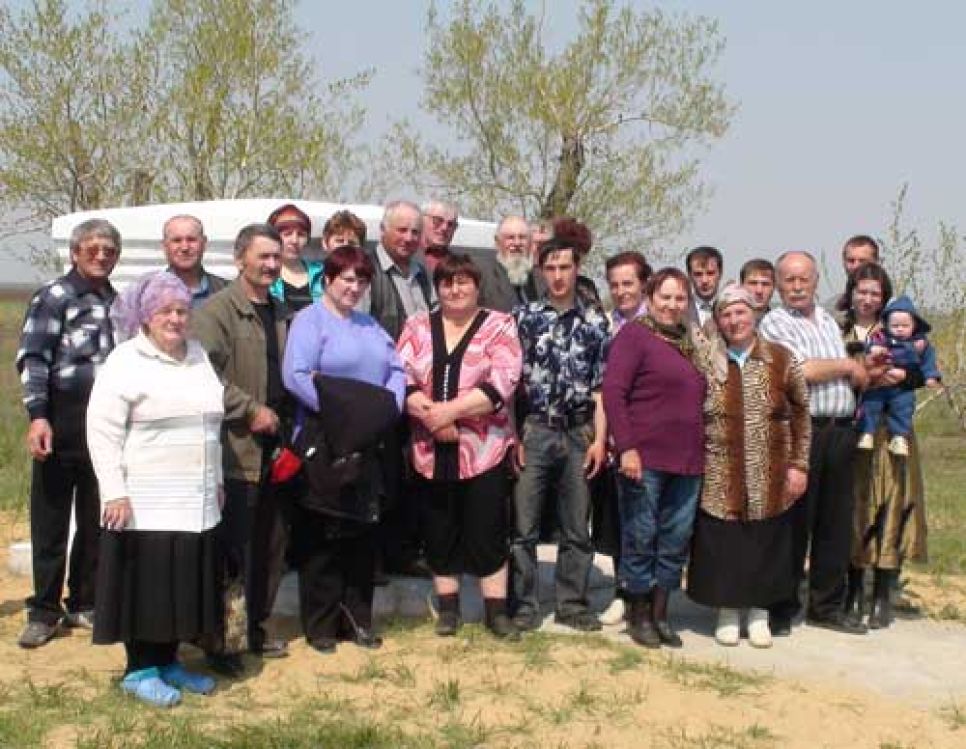 Василий Сташко: Разрушенный алтайскими властями памятник
героям войны жители села Между-Камыш будут восстанавливать сами!