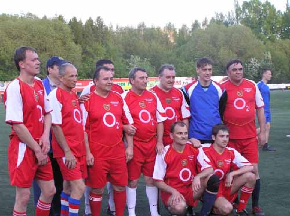 Со счетом 1:0 сборная администрации Алтайского края "сделала"
команду журналистов на турнире по футболу.