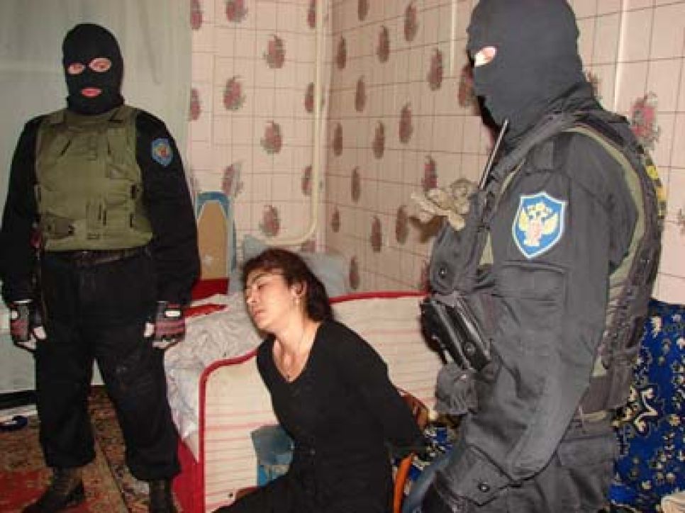 Осуждены члены крупной бийской наркогруппировки под
предводительством Сурчихи, на протяжении 10 лет торговавшие на
территории города героином.