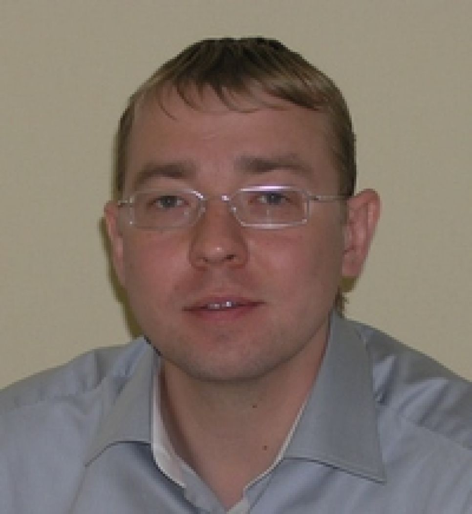 "Эсер" Андрей Маскаев о скандале в Змеиногорском районе: пока
"политический вице-губернатор Борис Ларин наотрез отказывается
видеть во власти новых людей, ожидать, что появятся профессионалы,
не приходится.