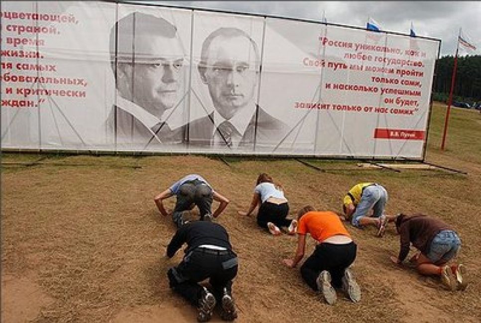 Губернатор Алтайского края заявляет о намерении развернуть в
регионе аналог одиозного Селигерского молодежного форума.