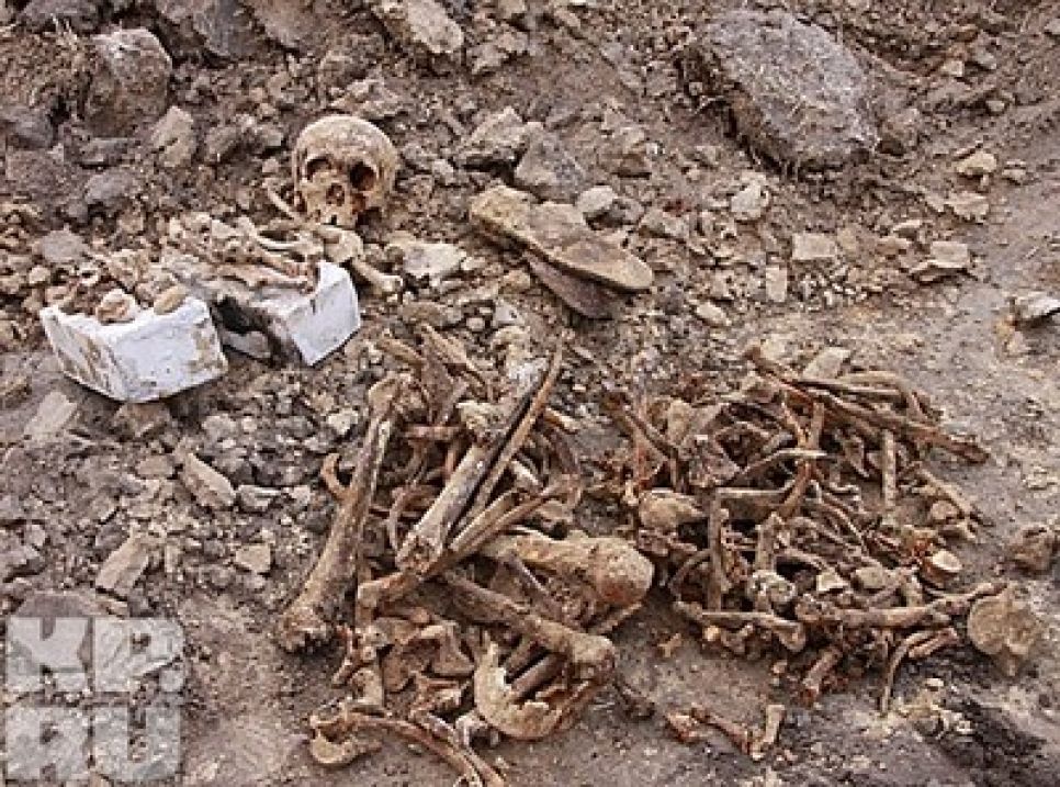 В Барнауле в месте  массового захоронения людей были найдены
записки, пуля и кошелек с купюрами 1922 года.