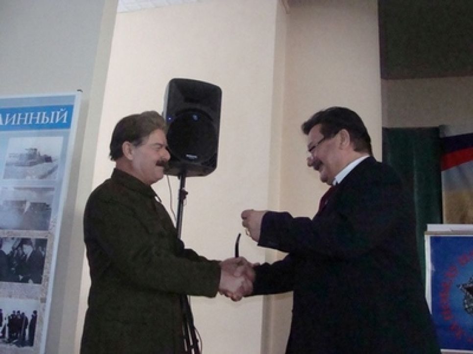 Алтайские коммунисты отпраздновали 130-летие Сталина.
Фоторепортаж.