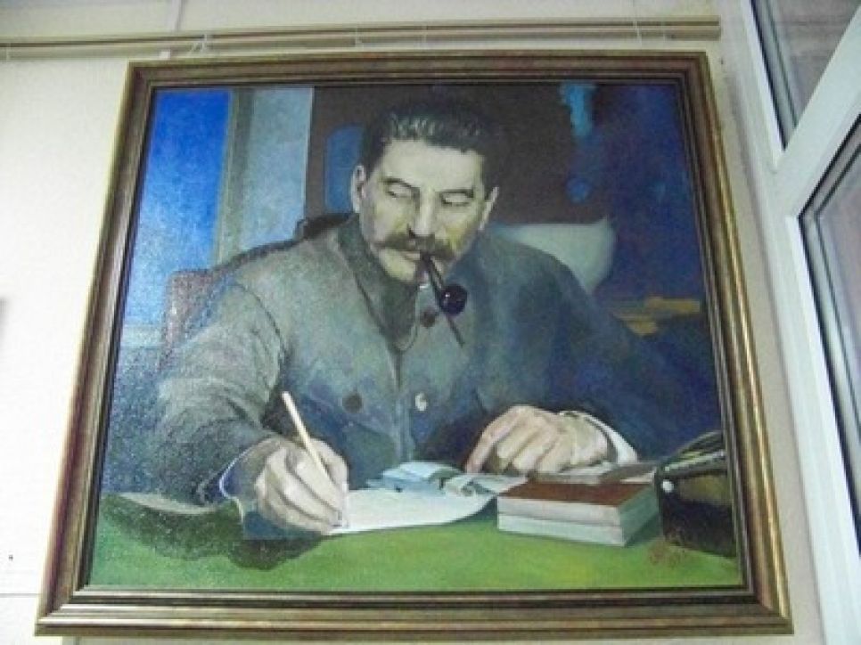 Алтайские коммунисты отпраздновали 130-летие Сталина.
Фоторепортаж.