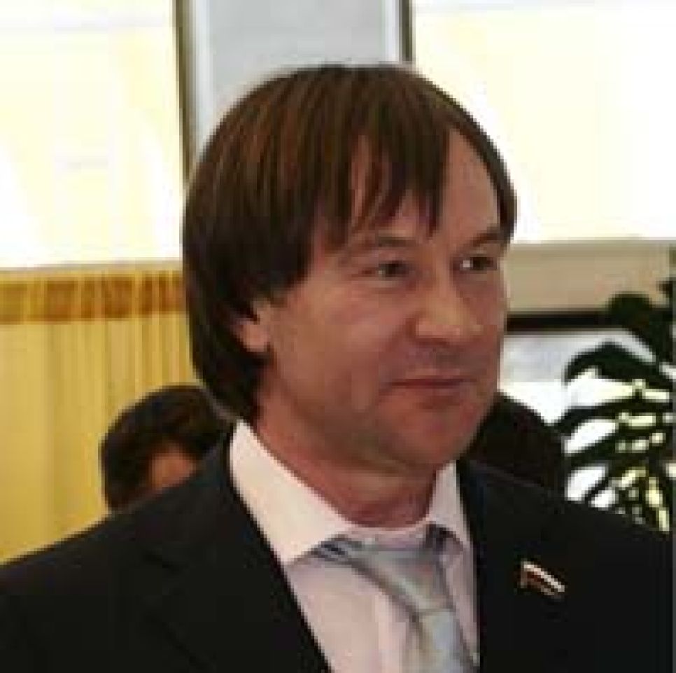 Лидер алтайских справедливороссов Александр Терентьев об
инициативе Бориса Грызлова по объединению двух Алтаев: что толку
объединять бедного с ещё более бедным?