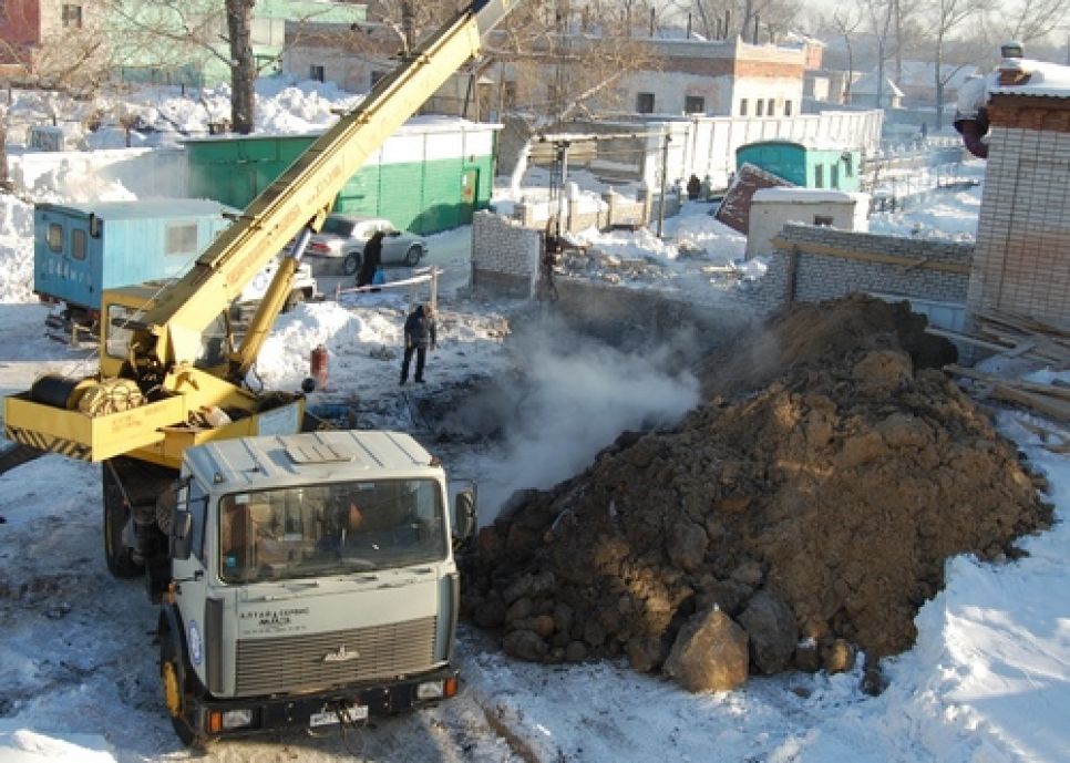 В Барнауле два жилых дома на улице Привокзальной по-прежнему
остаются без воды из-за порыва трубы.