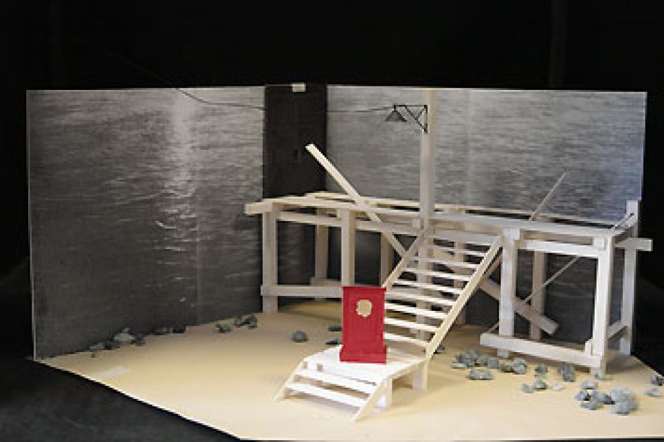 Заслуженный художник РФ Владимир Боер представил макеты
декораций к спектаклю "До свидания, мальчики", который поставит в
алтайской "драме" Роман Виктюк.