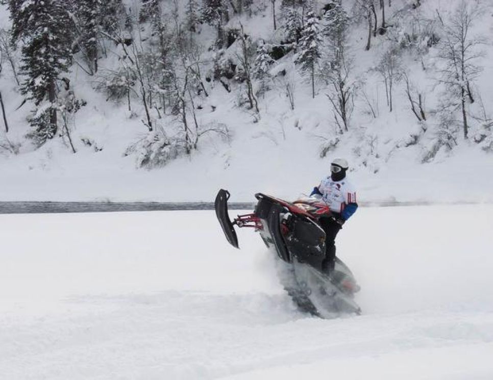 В Республике Алтай прошел VII снегоходный фестиваль "Телецкое
снежное ралли". Фоторепортаж.