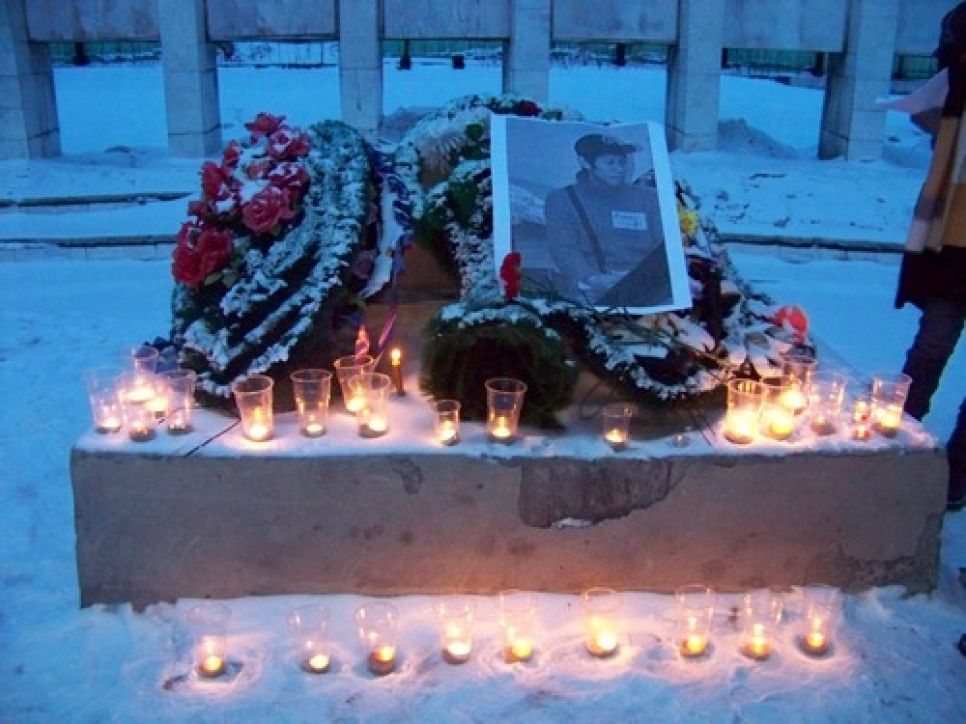 "Властям и правоохранителям выгодно списать убийство
корейского студента на простую "хулиганку": в Барнауле прошел
пикет "Вместе против фашизма".