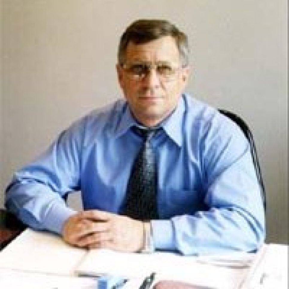 "Социальный" вице-мэр Барнаула Борис Черниченко: 
процесс реорганизации школ идет болезненно, но - "никто не уйдет обиженным".