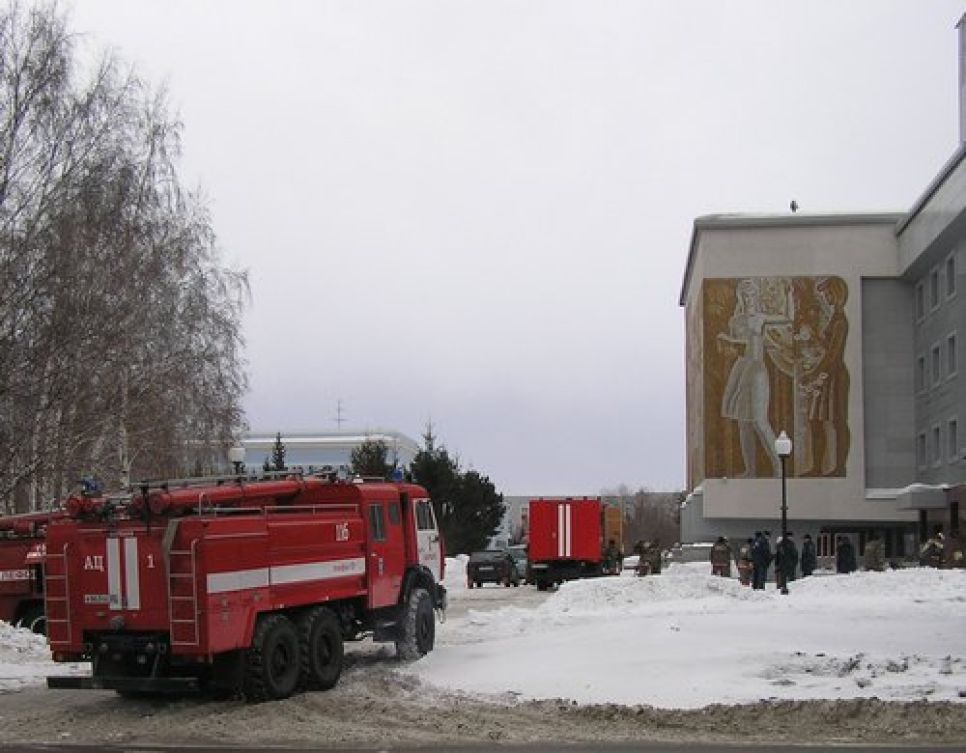 В Барнауле "горел" краевой драмтеатр. Фоторепортаж.