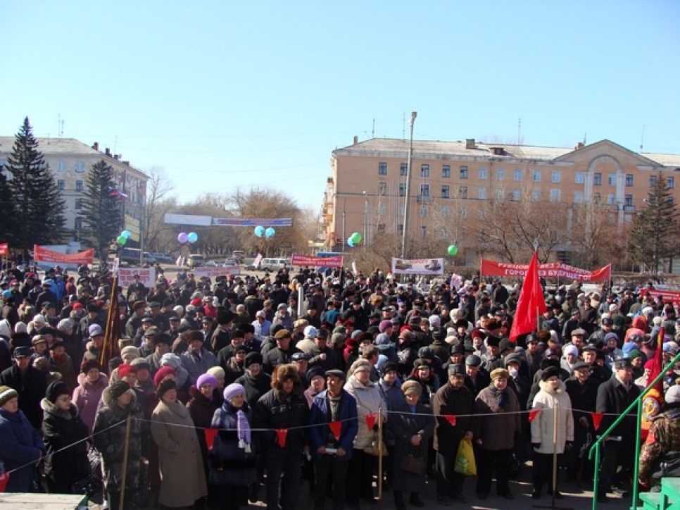 Акция протеста против социально-экономической политики
правительства России и местных властей в алтайской "столице
безработных". Фото.