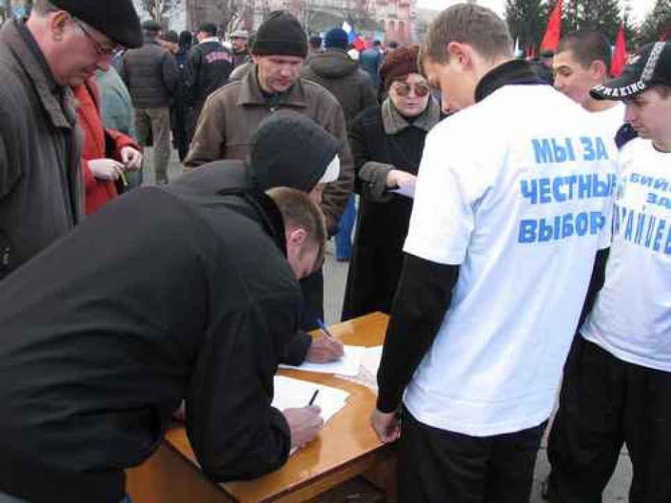 "Мосиевский, вон из города": фоторепортаж с пикета, прошедшего
17 апреля в Бийске.
