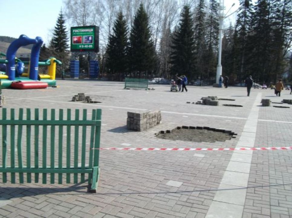 КПРФ в Горно-Алтайске собрала на несанкционированный митинг около
200 человек (резолюция).