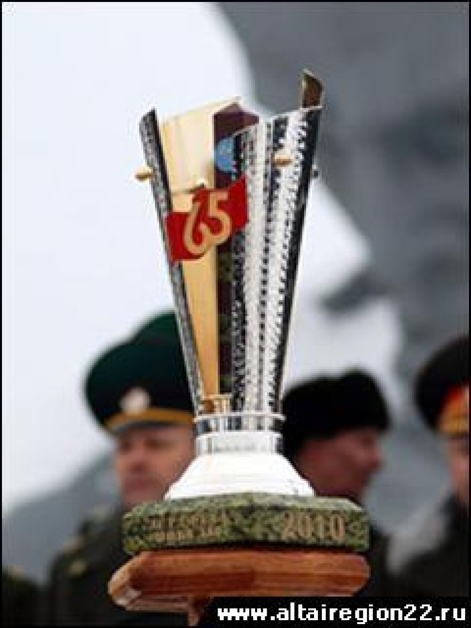 Обходящая бывшие границы СССР "Эстафета Победы" прибыла в
Алтайский край.