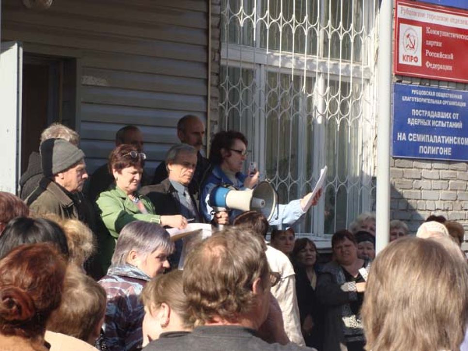 Голодовка рабочих "Алттрака" в Рубцовске. День первый
(фоторепортаж).
