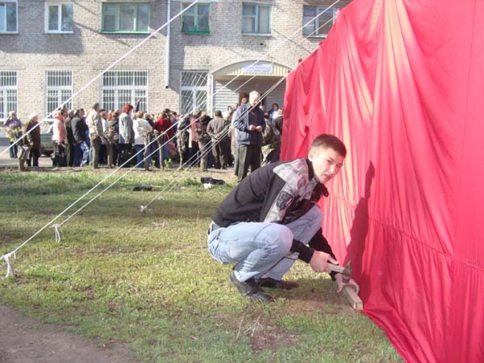 Голодовка рабочих "Алттрака" в Рубцовске. День первый
(фоторепортаж).