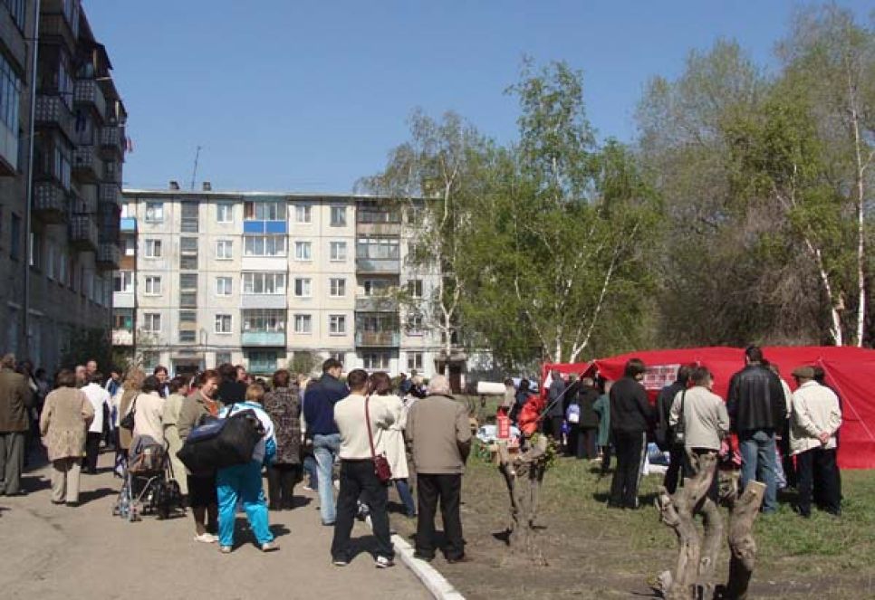 Голодовка рабочих "Алттрака" в Рубцовске. День первый
(фоторепортаж).
