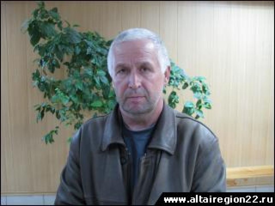 Один из сотни участников голодовки в Рубцовске "показательно"
трудоустроен.