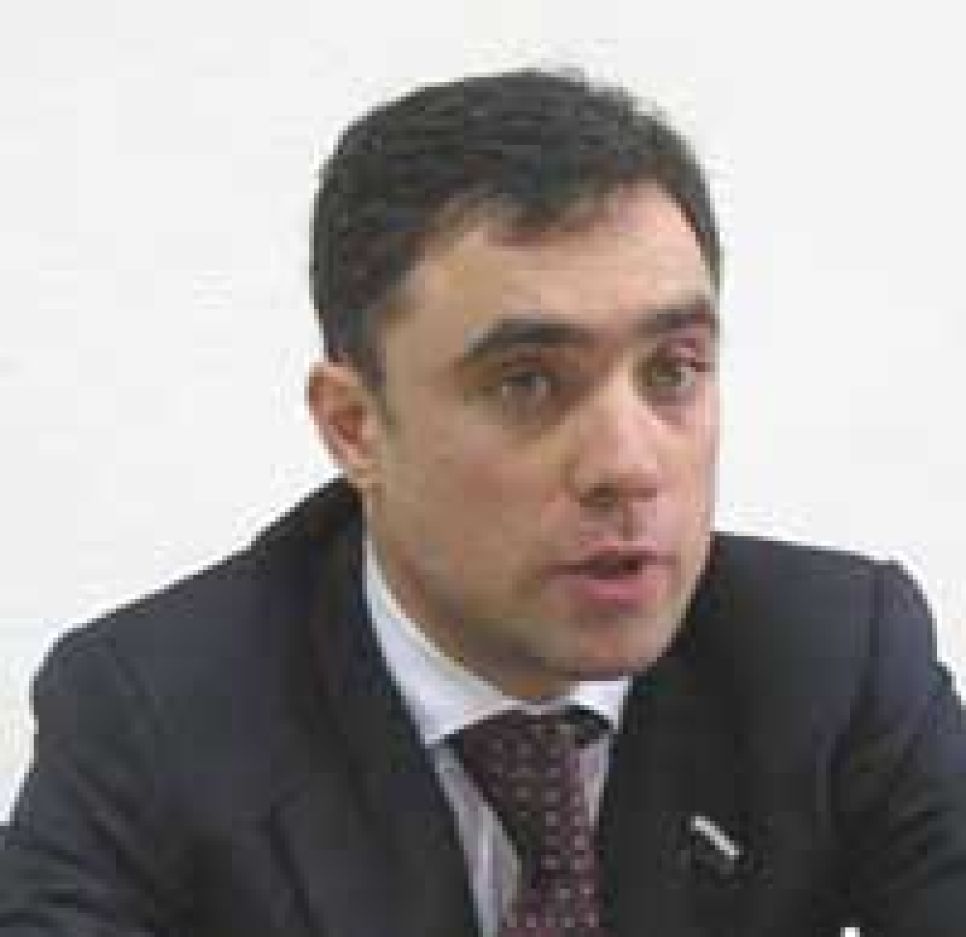 Алтайский думец-единоросс Юрий Свердлов о "бюджетном" законе:
школы получат возможность свободно зарабатывать деньги, оказывая
допуслуги...