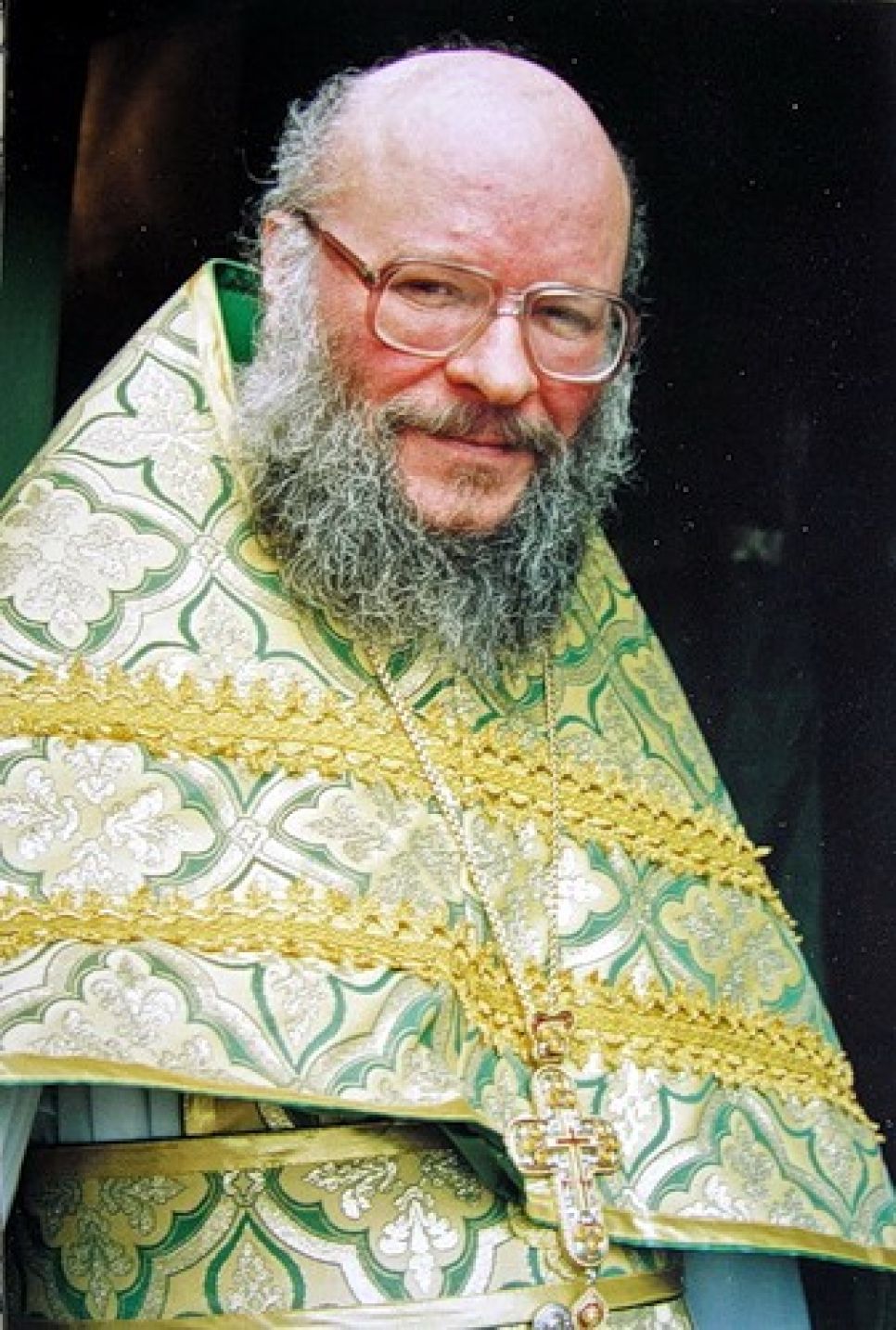 Памятную доску с именем протоиерея Михаила Капранова установили
в Барнауле: на ее открытие из Москвы прилетят родственники
священника.