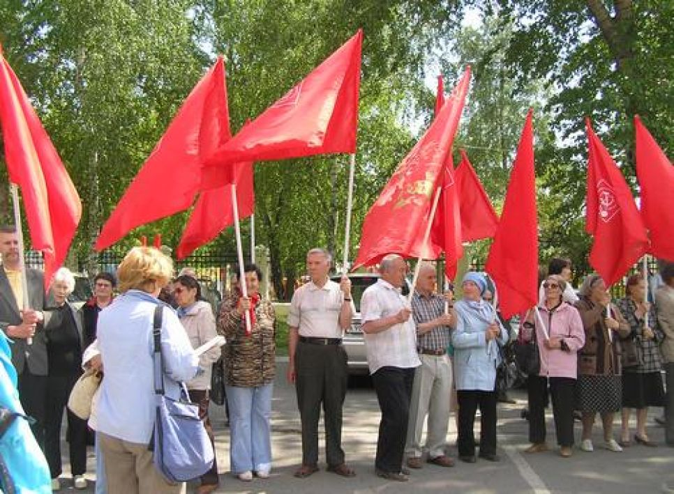 В Барнауле прошла акция протеста против коммерциализации бюджетной сферы: 
Кудрина и Фурсенко в отставку!