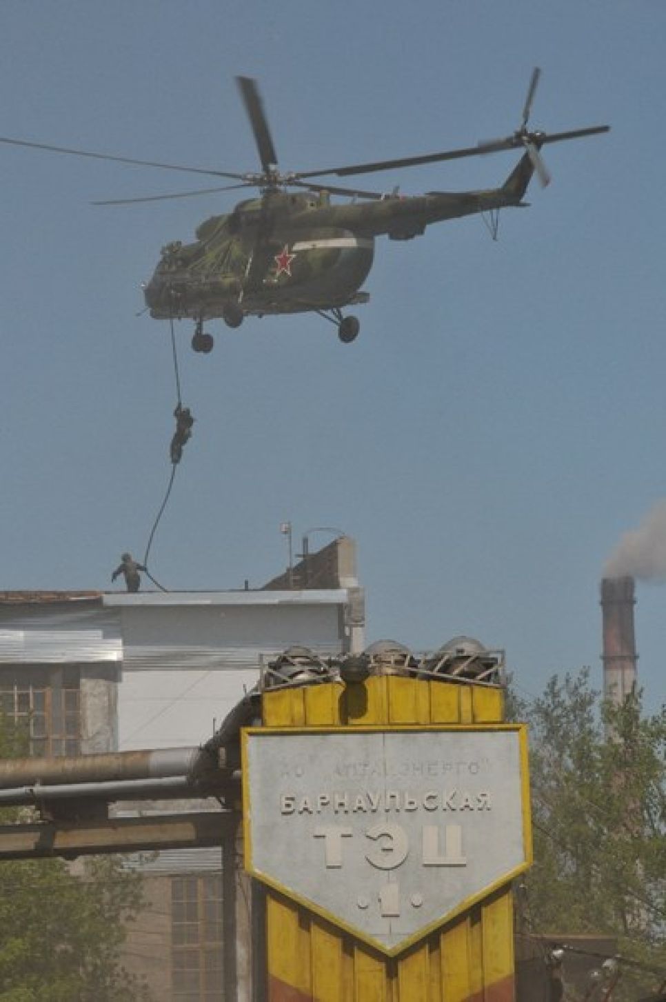 Силовики учились пресекать захват Барнаульской ТЭЦ-1
террористами. Фото.