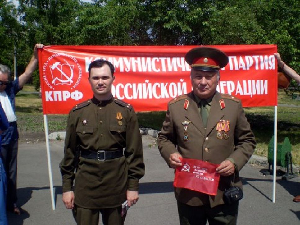 Митинг в защиту военных ветеранов и
пенсионеров прошел в Барнауле.