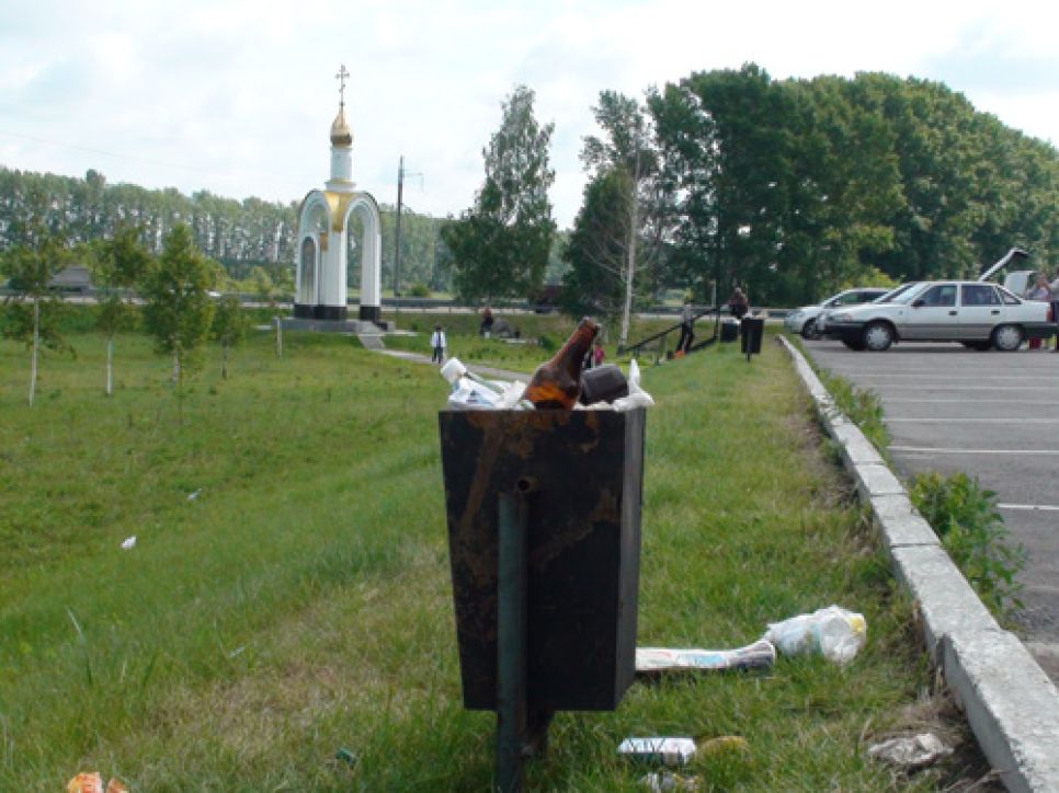 "Евдокимовцы" просят  предусмотреть в краевом  бюджете-2011 "несколько
тысяч рублей" на ремонт мемориального комплекса и подготовку
Верх-Обского к фестивалю "Земляки".