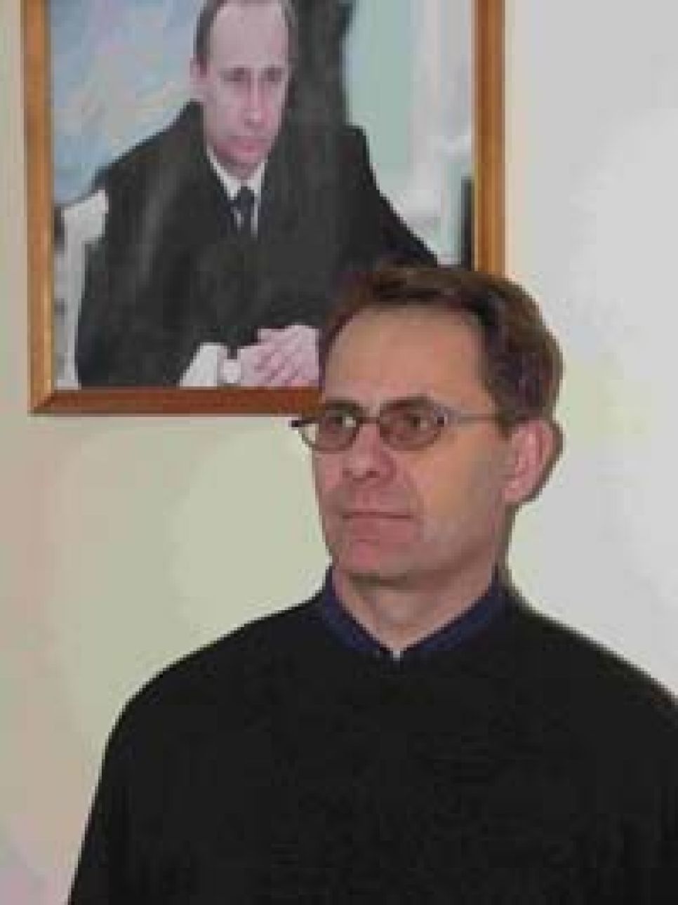 Зампредседателя "губернаторской" Общественной палаты
Алтайского края Геннадий Шейда: лично я за памятник жертвам
политрепрессий, но обсуждать этот вопрос в ОПАК мы не
будем.