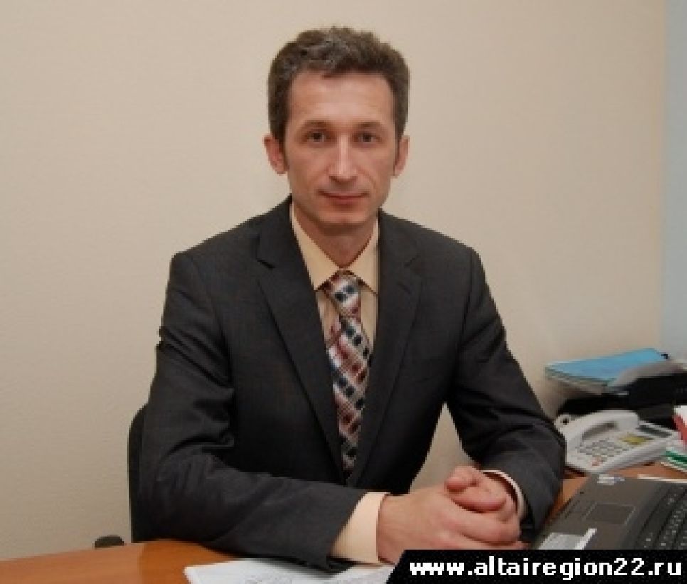 Начальником управления Алтайского края по развитию
предпринимательства и рыночной инфраструктуры назначен Евгений
Дешевых.