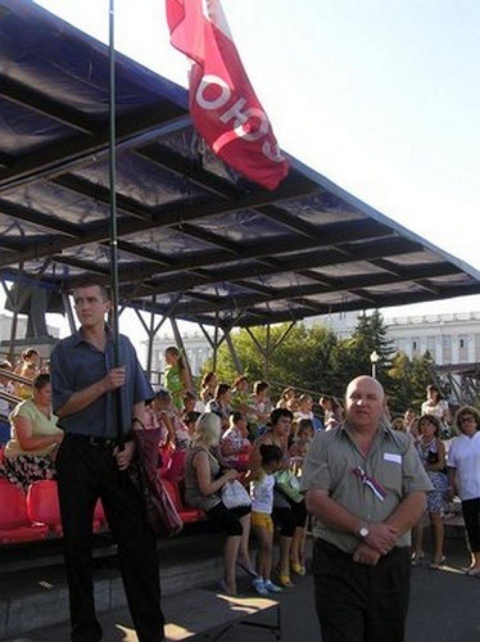 Отменить пикет и митинг в защиту 31-й статьи Конституции в Барнауле
власти пытались под предлогом пикета ко Дню знаний и репетиции
Дня города. Фото.