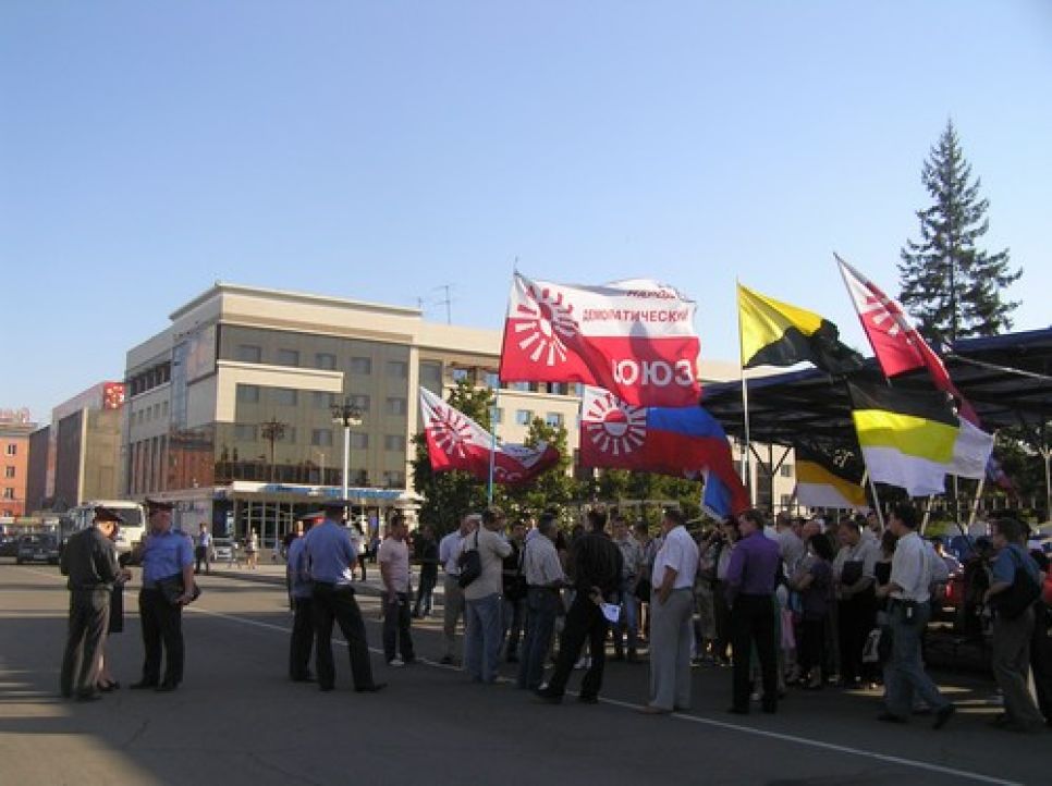 Отменить пикет и митинг в защиту 31-й статьи Конституции в Барнауле
власти пытались под предлогом пикета ко Дню знаний и репетиции
Дня города. Фото.