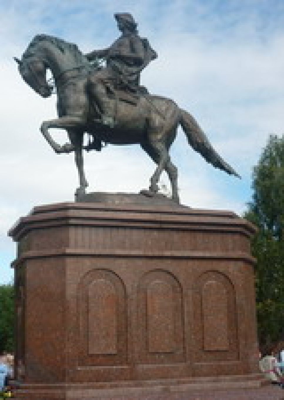 Памятник Петру I открыли в Бийске.