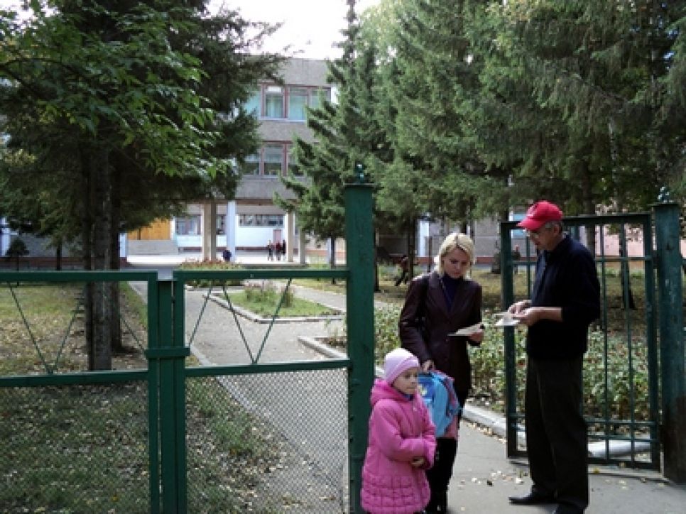 Коммунисты призвали барнаульцев объединиться и потребовать у
власти отмены ФЗ-83. Фото.