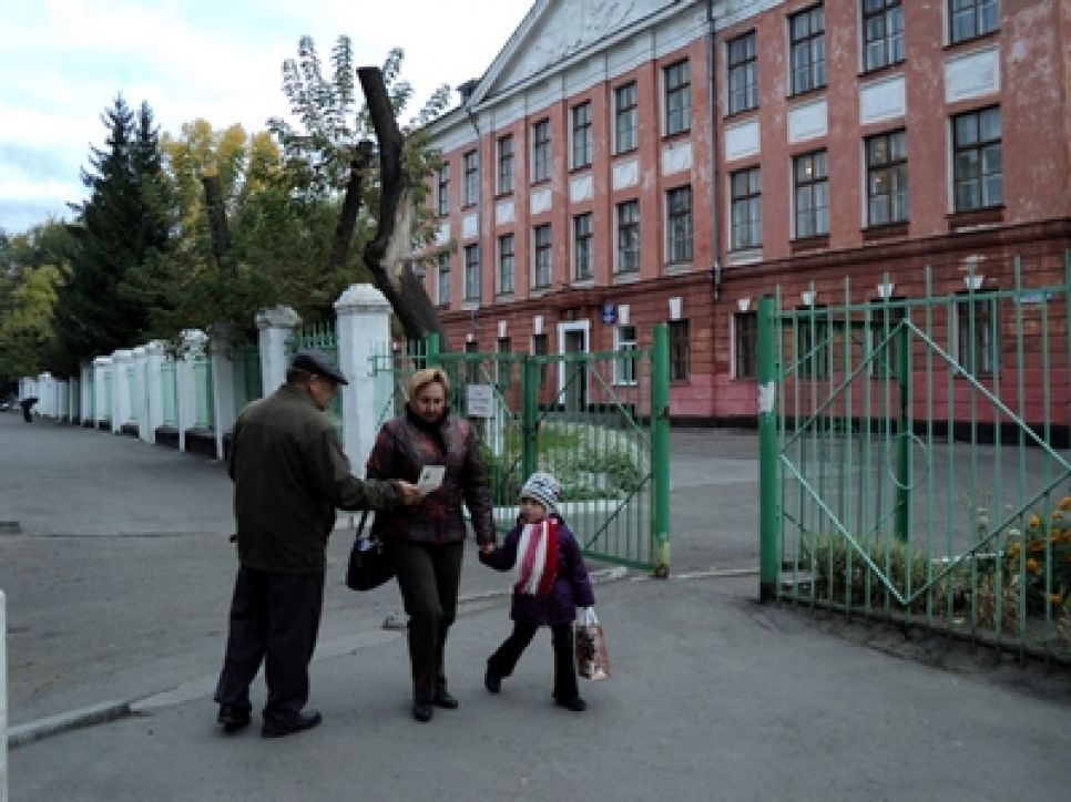 Коммунисты призвали барнаульцев объединиться и потребовать у
власти отмены ФЗ-83. Фото.