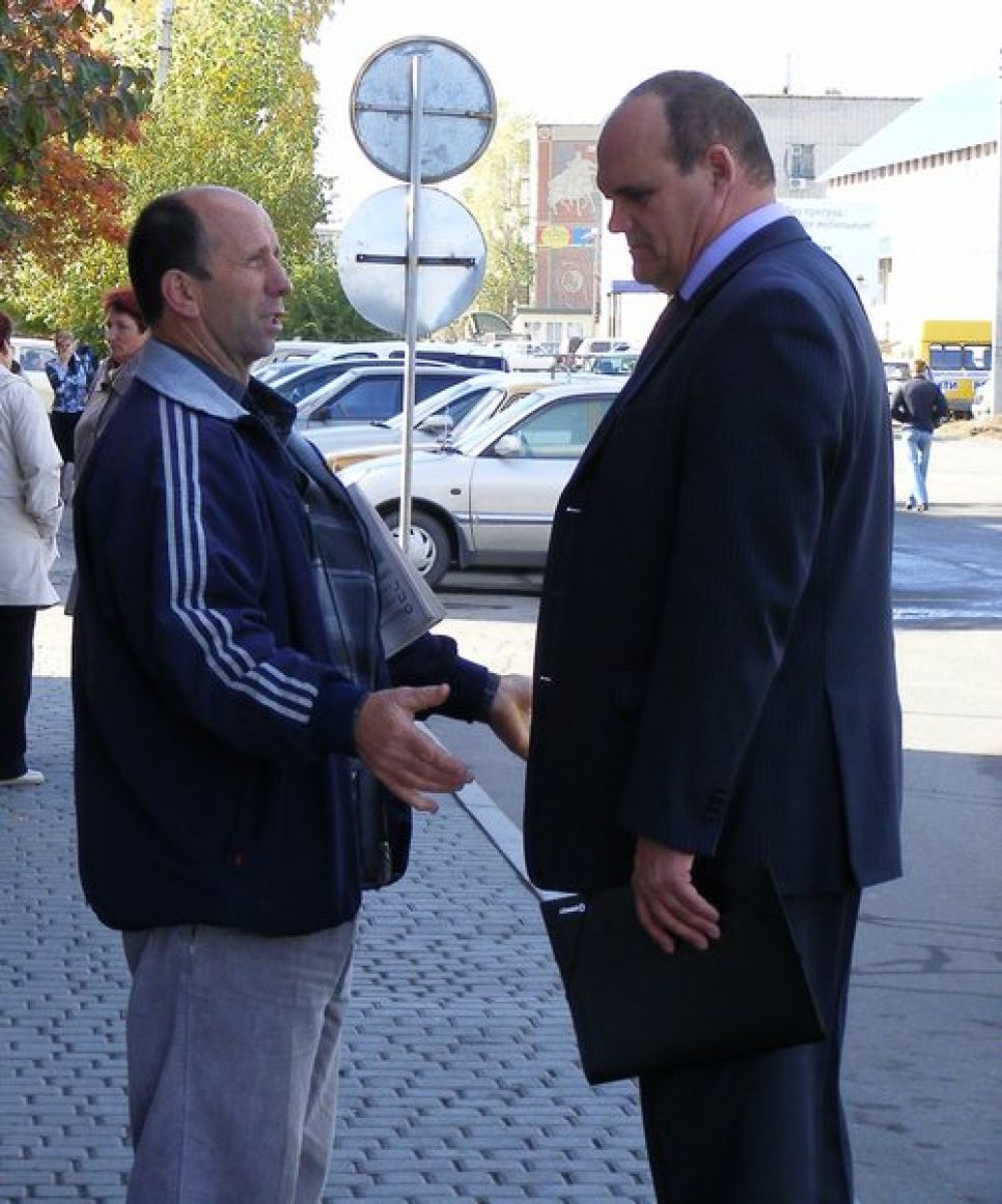 Власти Камня-на-Оби "спрятались" от пикетчиков, протестующих
против "беспощадной реструктуризации" местных ПТУ.