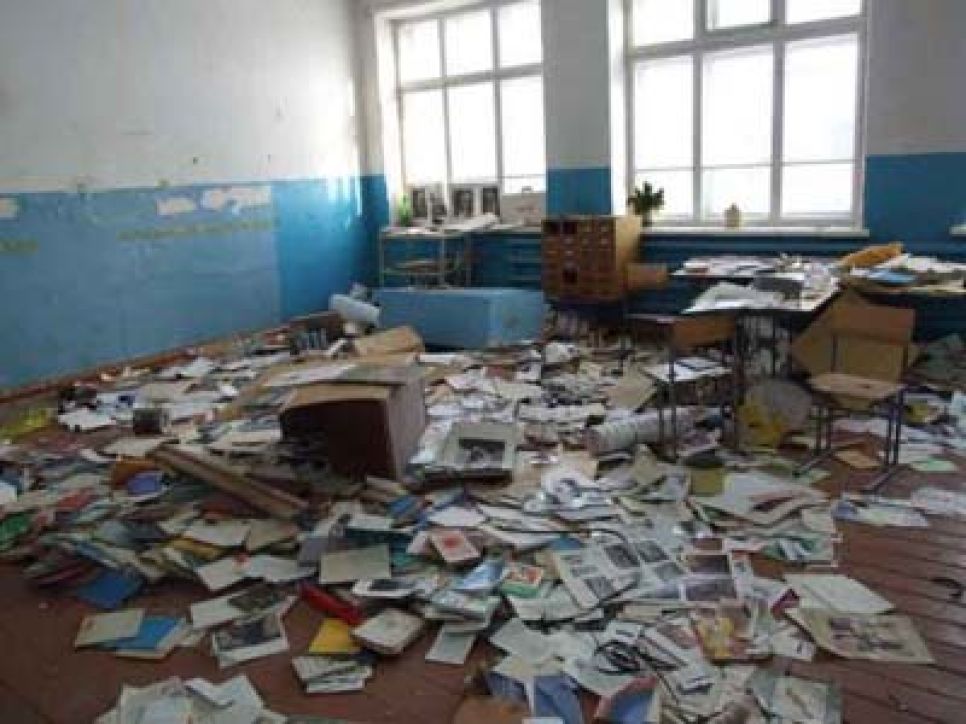 Алтайская журналистка Любовь Малышева о ликвидации местными
властями Бурлинской школы, ставшей "убыточной":
обидно за родную школу, которую буквально "растаскали по частям"!