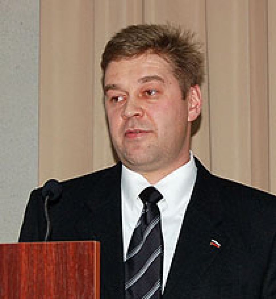 Экс-депутат Барнаульской гордумы Юрий Фриц об
инициативе отмены всенародных выборов мэра:  
что лучше - жесткие установки по созданию государственности или
демократические принципы правления? 
Только со временем мы сможем оценить правильность выбранного пути...