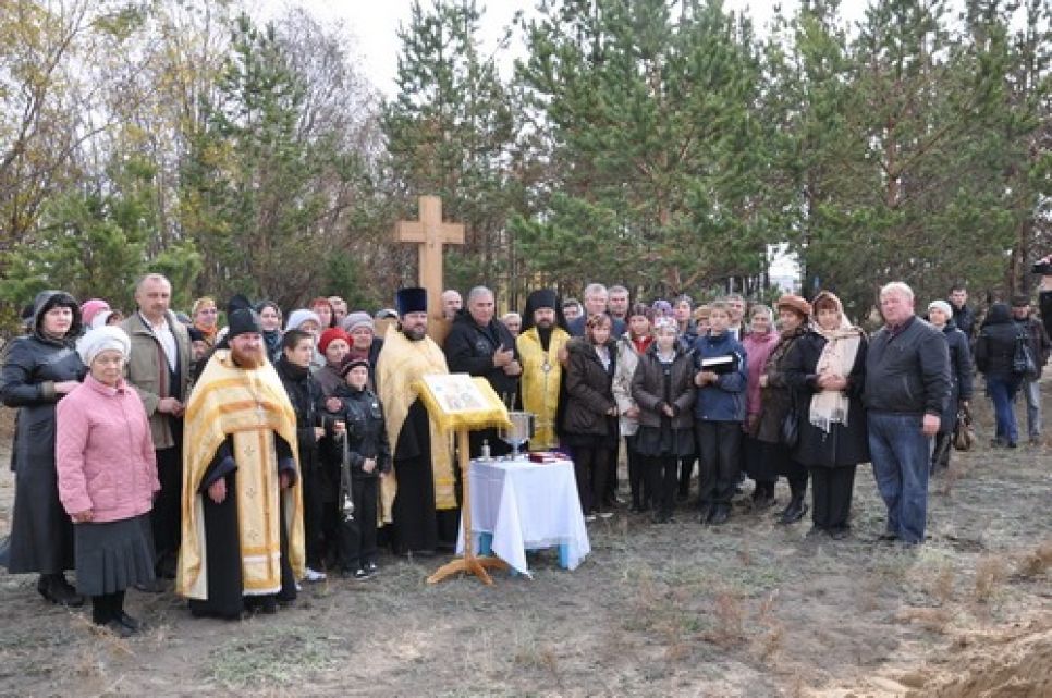 Епископ Барнаульский и Алтайский Максим освятил закладной
камень будущего храма в Николаевке.