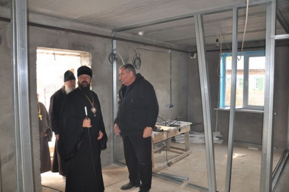 Епископ Барнаульский и Алтайский Максим освятил закладной
камень будущего храма в Николаевке.