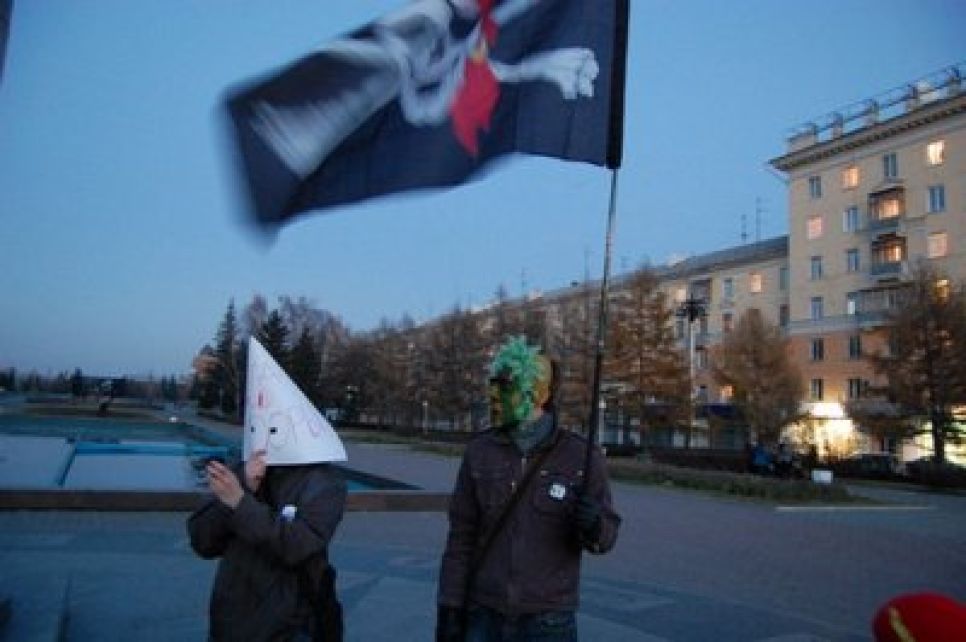 "Призраки депутатов Гордумы, отменивших выборы мэра, бродят
среди нас": Политический Хэллоуин прошел в Барнауле в рамках "Стратегии-31". Фото.