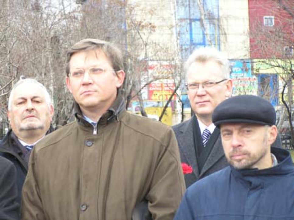 В Барнауле открыт памятник жертвам политических репрессий на
Алтае. Фоторепортаж.