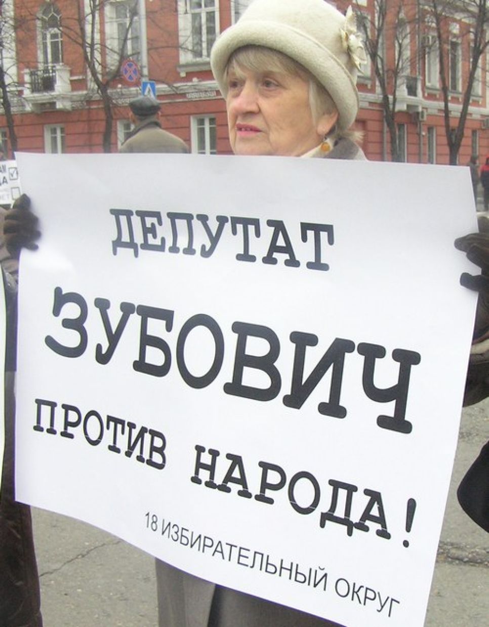 В Барнауле состоялись постановочные
выборы главы города: депутаты гордумы согласились с
безальтернативной кандидатурой, предложенной "Единой Россией".
(Репортаж+фото).